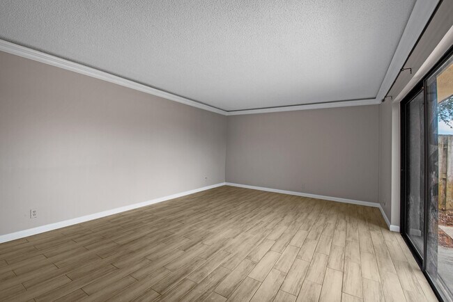 Building Photo - 388 Lake Arbor Dr