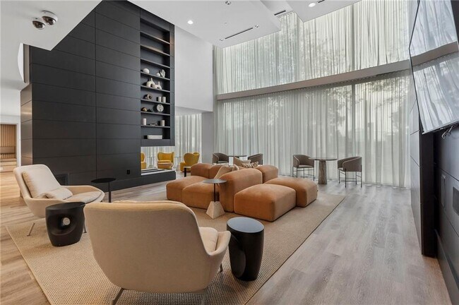 Building Photo - 3324 Peachtree Rd NE