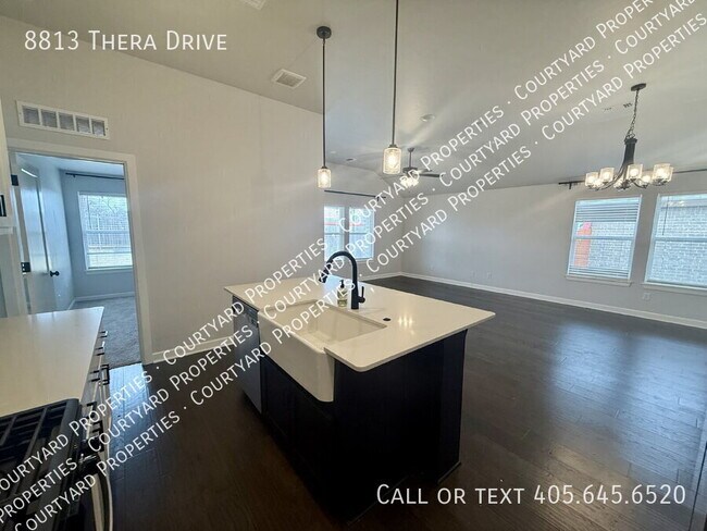 Building Photo - 8813 Thera Dr