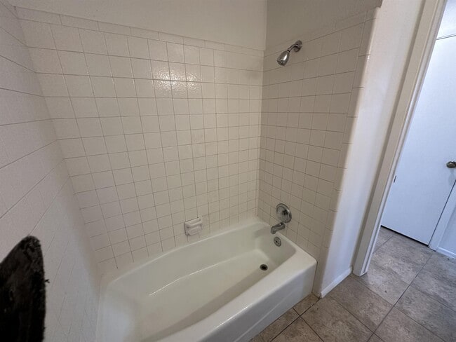 Building Photo - 307 N 1st St