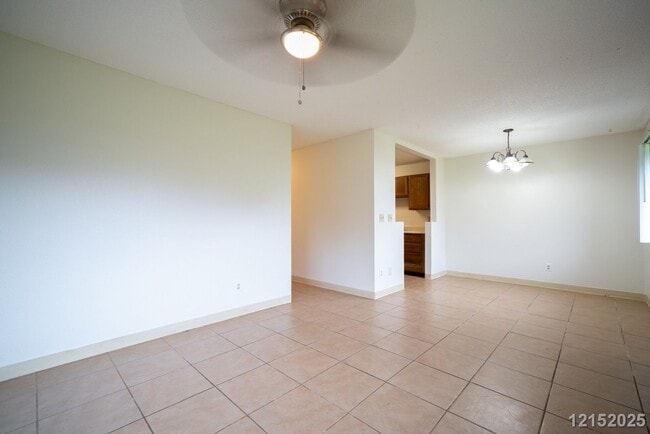 Building Photo - $2900 / 2 Bed/ 1 Bath/ 2 Parking IN HIDDEN VALLEY ESTATES