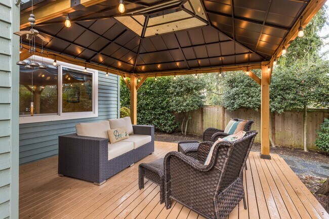 Building Photo - Lea Hill beautiful home - 4 bedroom 2.5 baths with 3 car garage & AC - A must see - Available Apr...