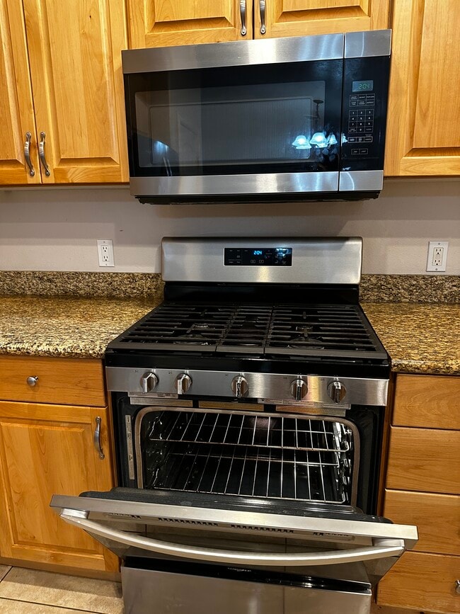 Building Photo - 613 Mesa Vista Dr