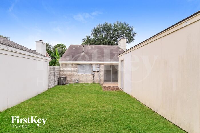 Building Photo - 5430 Santrey Dr