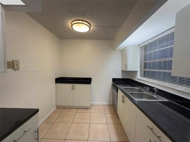 Building Photo - 2629 SE 19th Ct