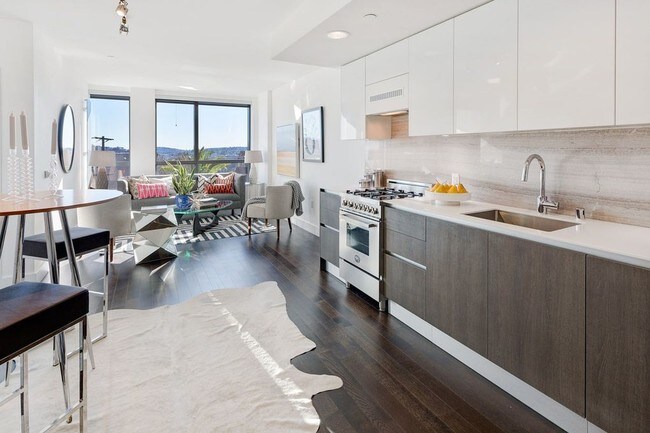 Building Photo - 8 Buchanan St