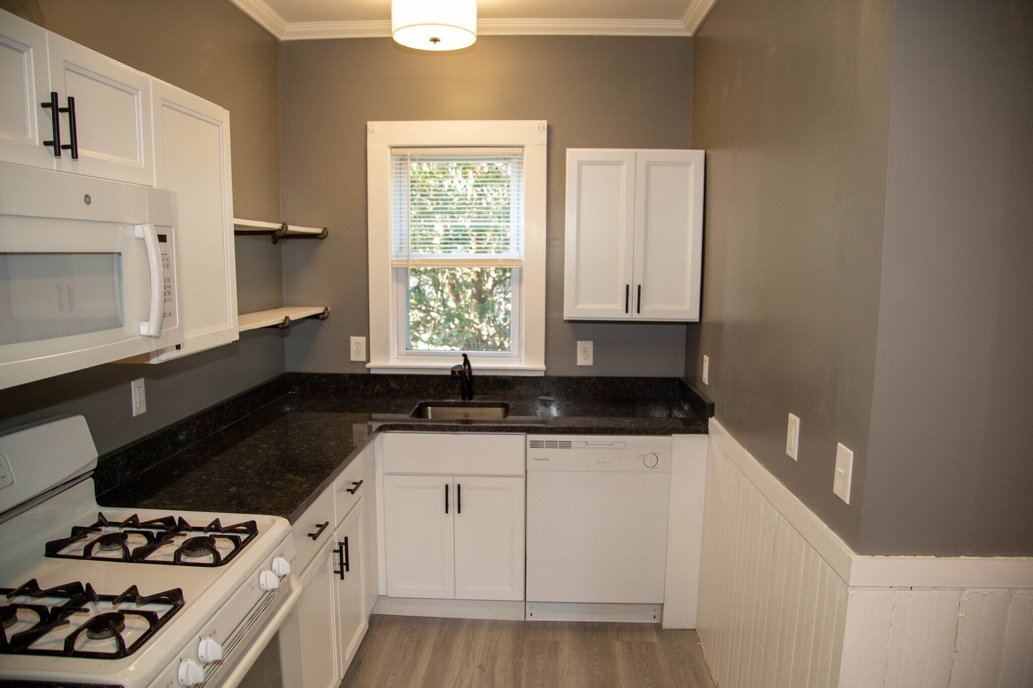 Building Photo - 95 Bradford Ave