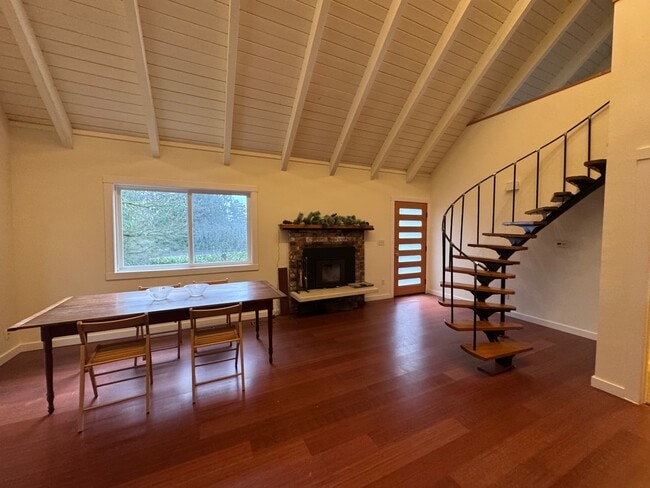 Building Photo - 11022 Palisades Ave SW