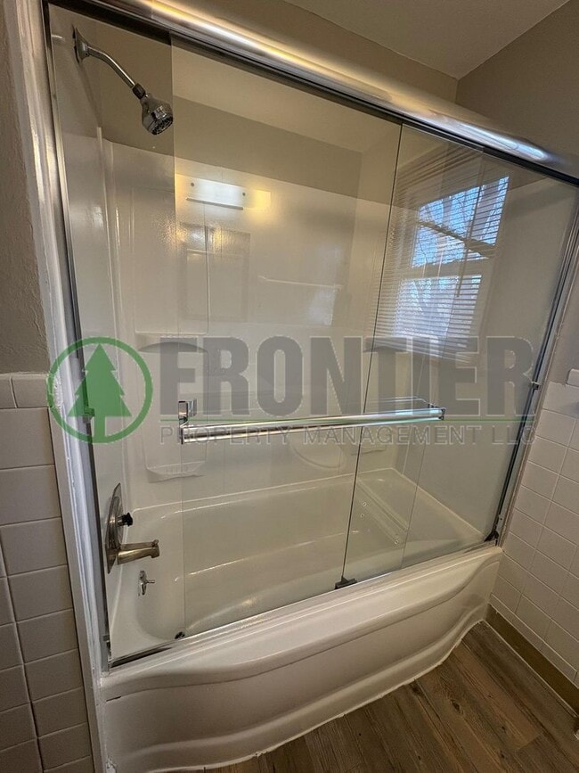 Building Photo - 532 Ames Pl