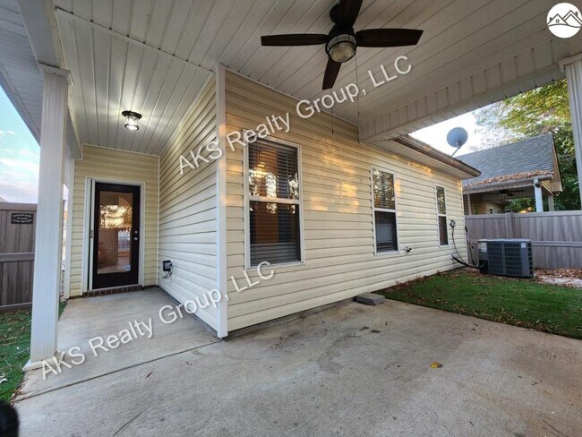 Building Photo - 164 Highview Cove