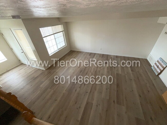 Building Photo - Move-in special: $500 off First months rent