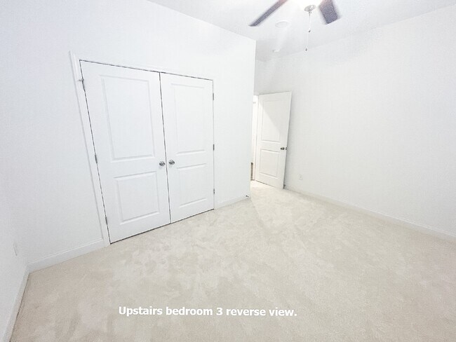 Building Photo - Pet Friendly End Unit Townhome