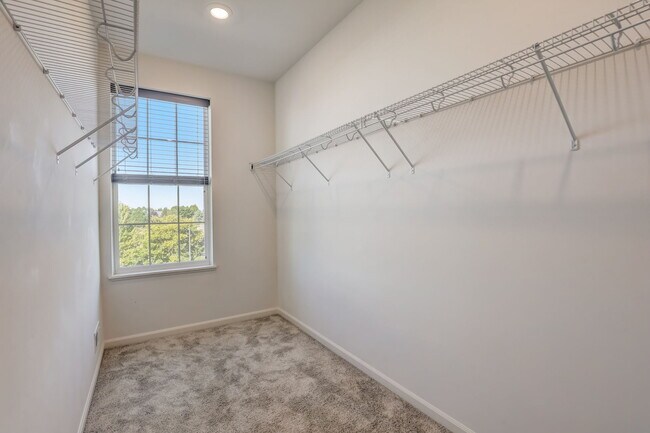 Building Photo - 2924 Reflection Dr