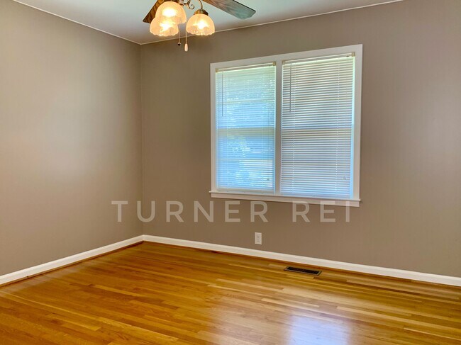 Front Bedroom - 85 Parkertown Rd