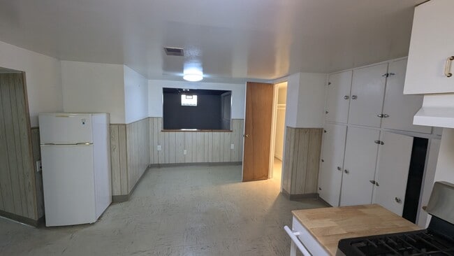 Building Photo - ?? Spacious 3BR Ranch | District 57 & Pros...