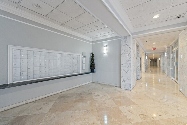 Building Photo - 5440 N Ocean Dr