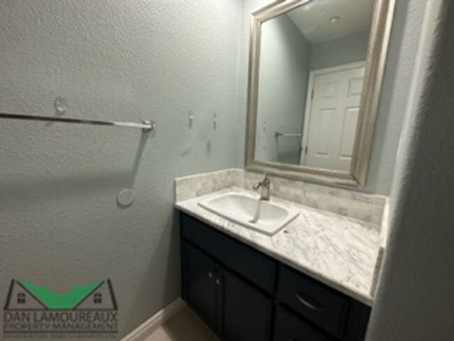 Building Photo - 1826 Lowe Dr
