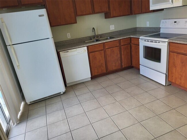 Building Photo - 3506 Cove View Blvd