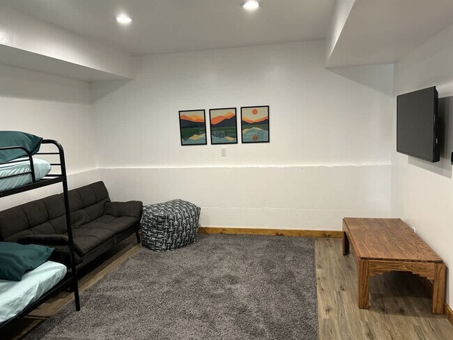 Building Photo - 130 Par Dr