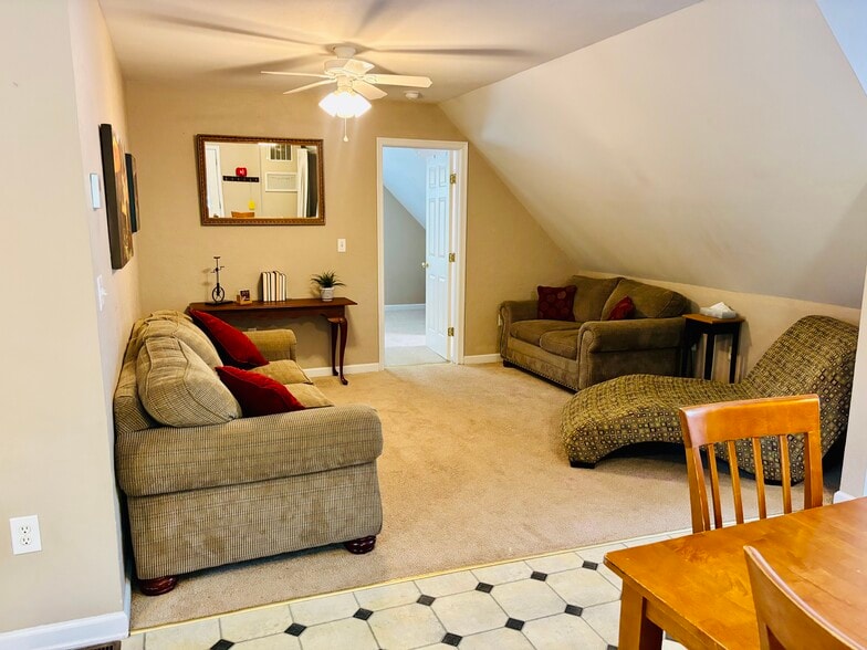 Building Photo - 103 Greenbriar Ct