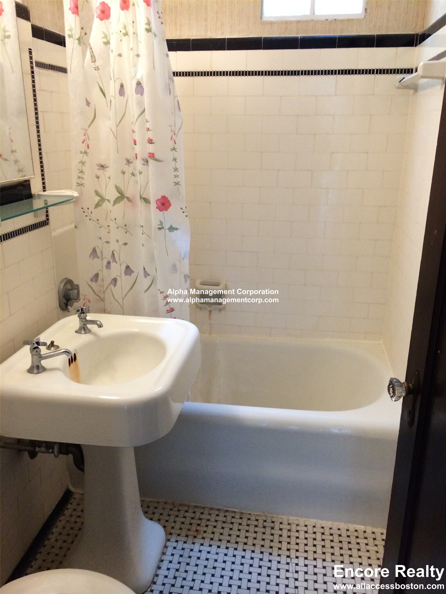 Building Photo - 349 Pleasant St