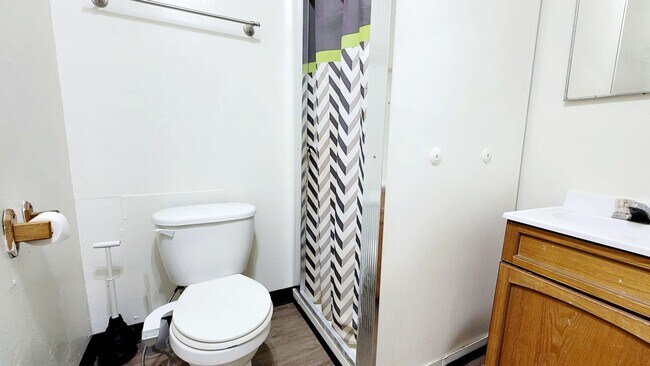 Building Photo - 1202 W 7th St