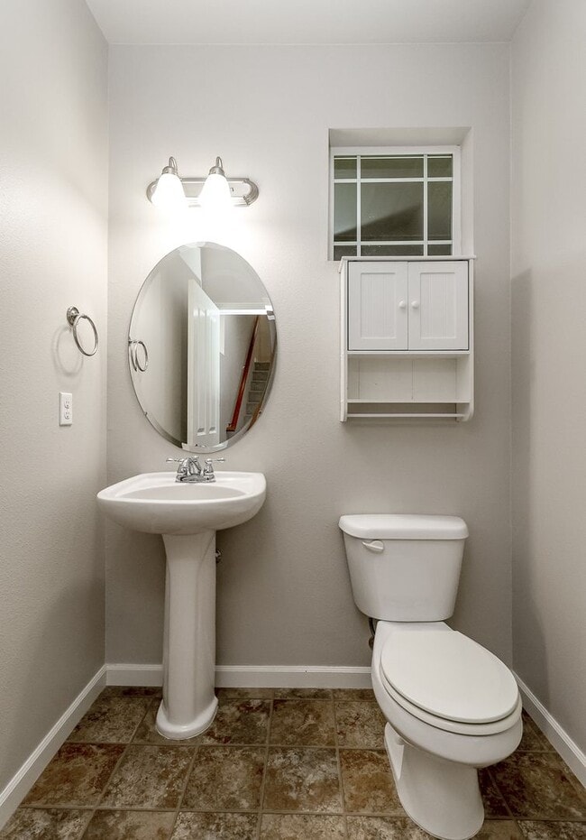 Building Photo - Beautiful Lacey Home with new paint and carpet in Popular Edgewater Community