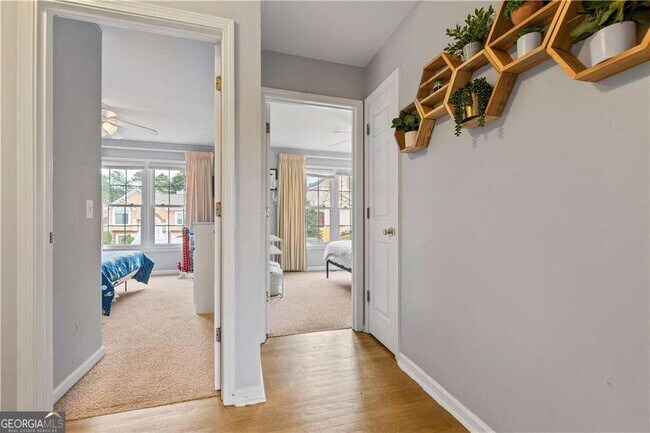 Building Photo - 2437 Pondside Pl NE