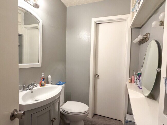 Building Photo - 3-Bedroom, Near Loop 289 & Marsha Sharp!