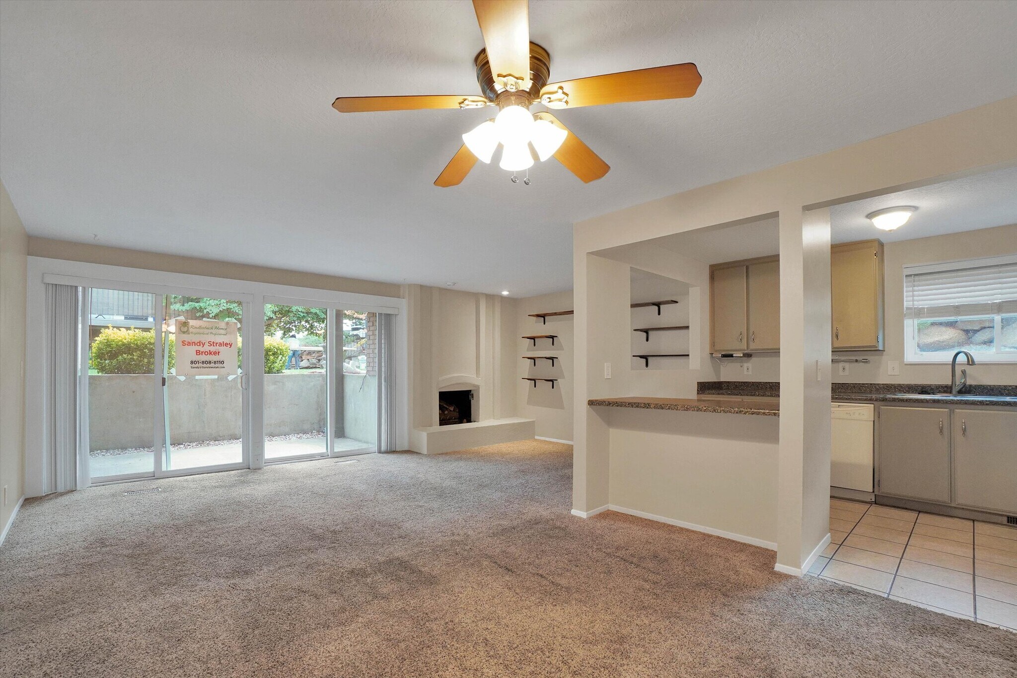 livingroom with sliding door - 8108 S Cottonwood Hills Cir