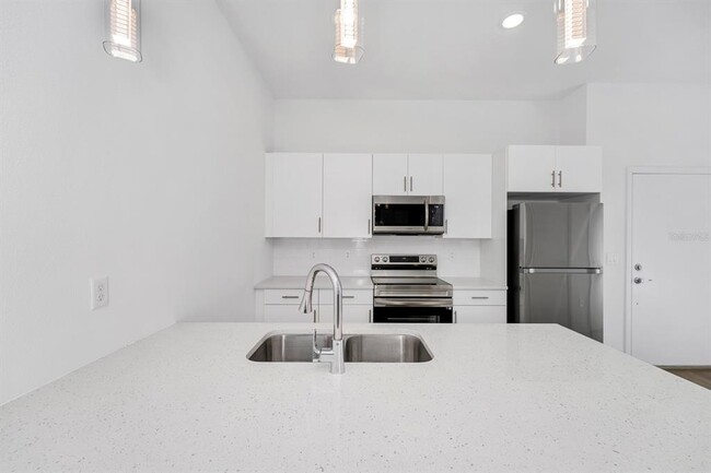 Building Photo - 380 Famagusta Dr