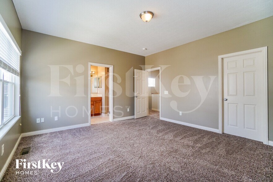 Building Photo - 5643 Holly River Ave