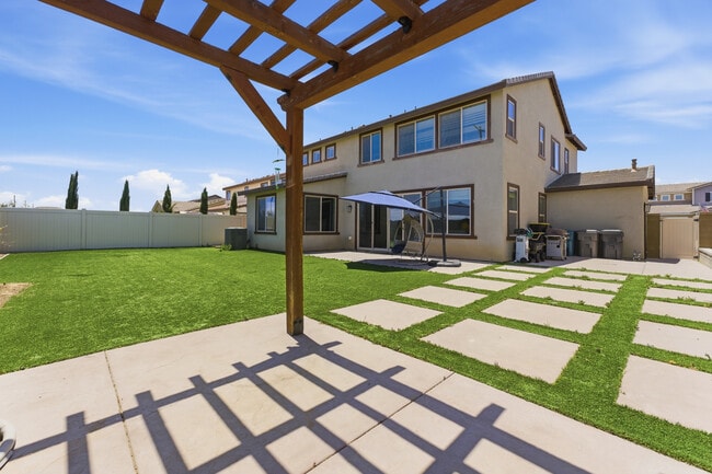 Building Photo - 31110 Bay Horse Way