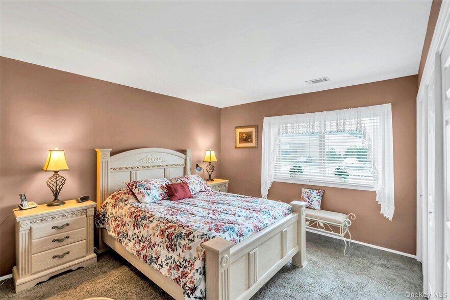 Building Photo - 283 Storm Dr