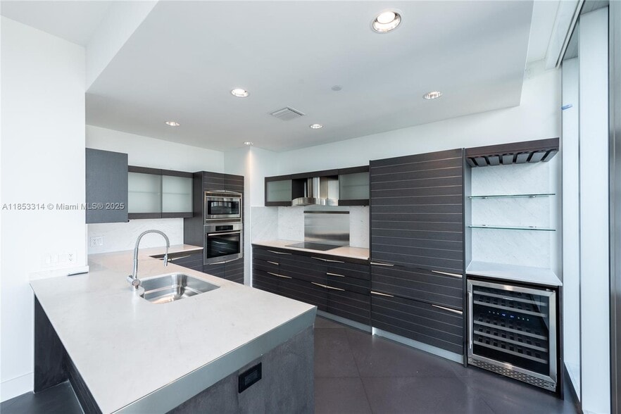 Building Photo - 200 Biscayne Blvd