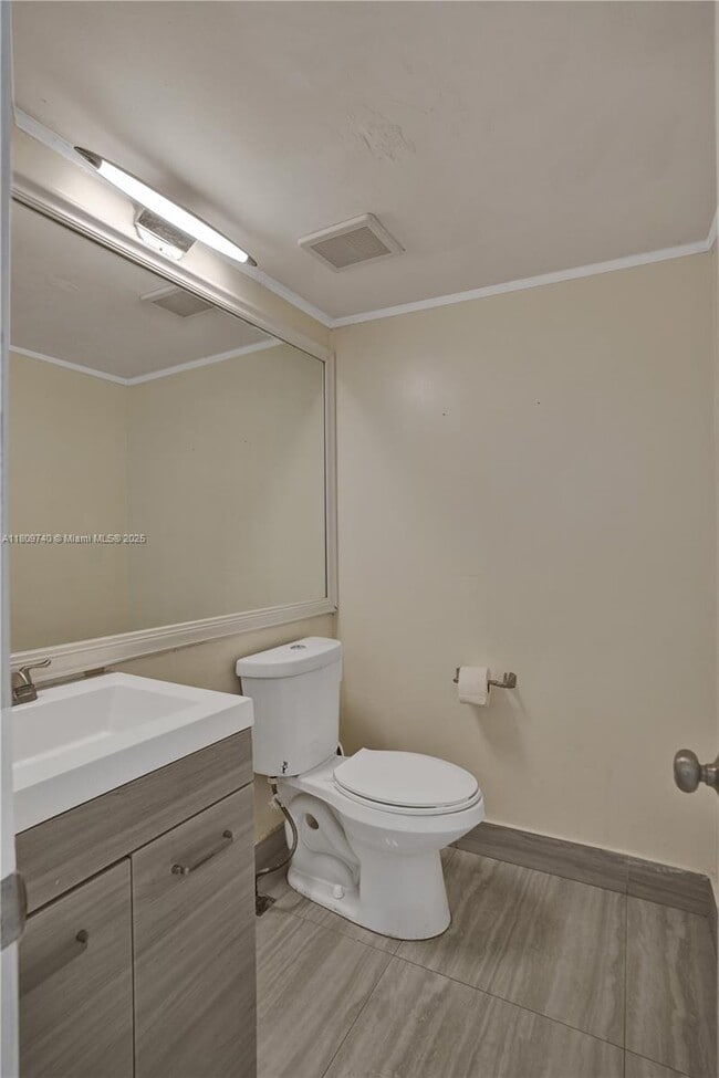 Building Photo - 2529 NE 135th St