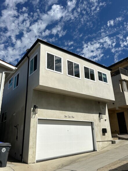 Building Photo - 221 36th Pl