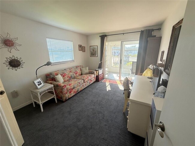 Building Photo - 205 Andover Pl N