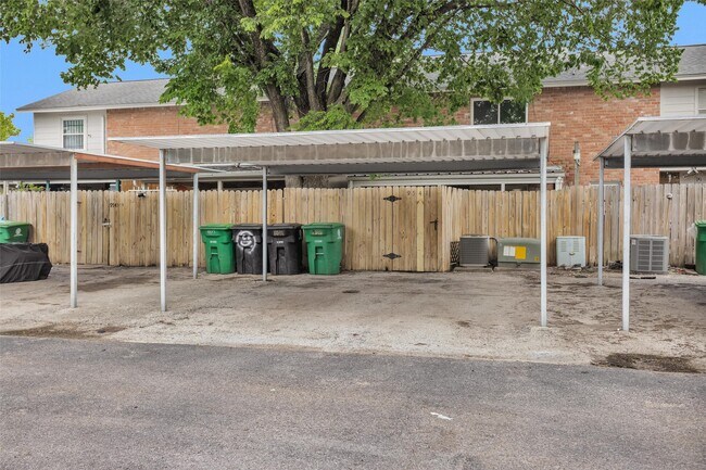 Building Photo - 9541 Clanton St