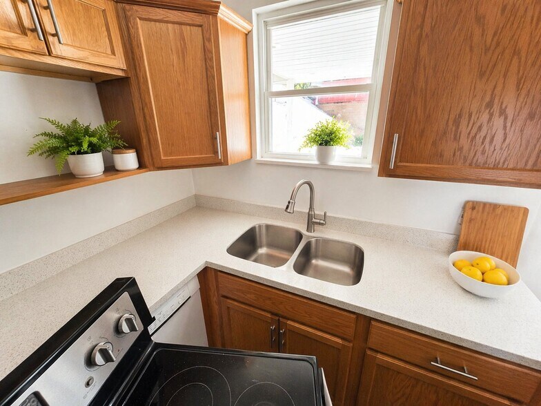 Building Photo - 635 Valley St