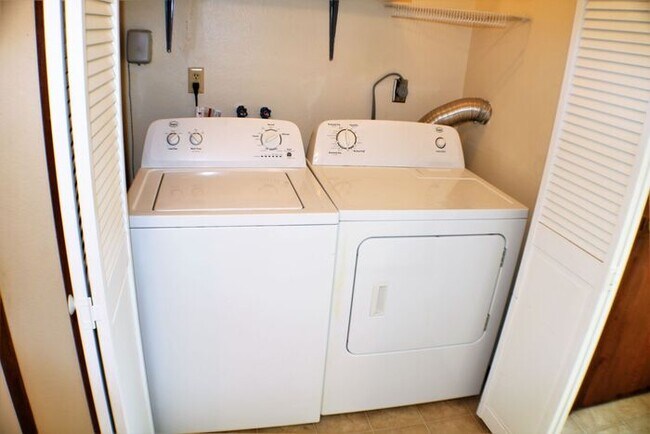 Building Photo - $1,100 | 2 Bedroom, 1 Bathroom CONDO | CAT Friendly* | Available for Immediate Move In!