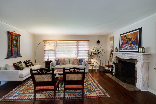 Building Photo - Furnished, Detached Home in Bethesda Alta ...