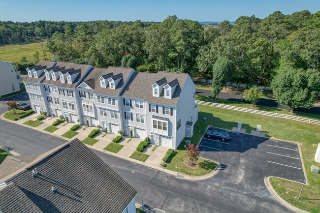 Building Photo - Fairfield Townhome