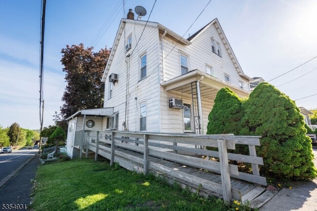Primary Photo - 243 E Central Ave