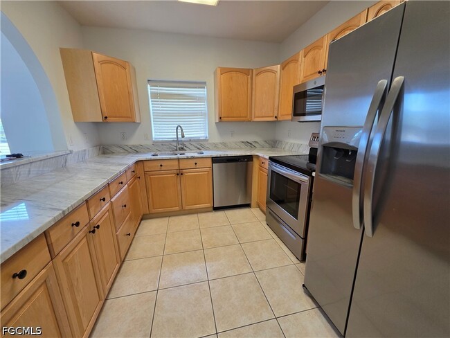 Building Photo - 2261 Somerset Ridge Dr