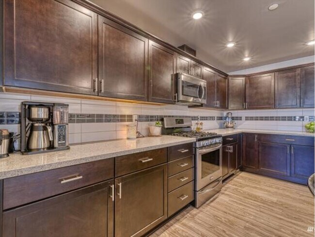 Building Photo - 6554 Hunt Highlands Loop