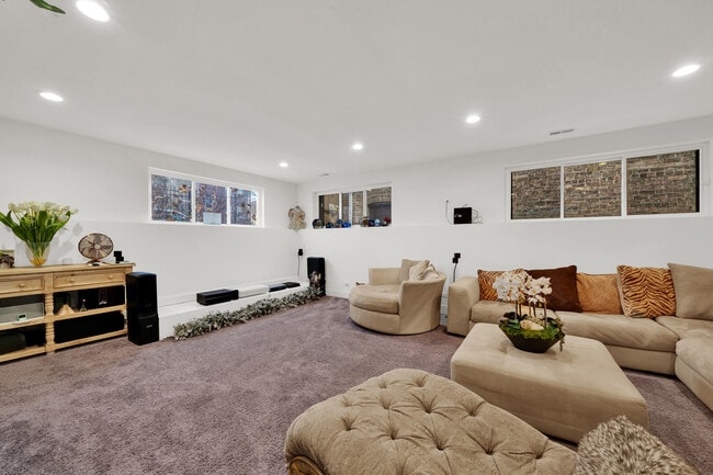 Building Photo - 1522 N Leamington Ave