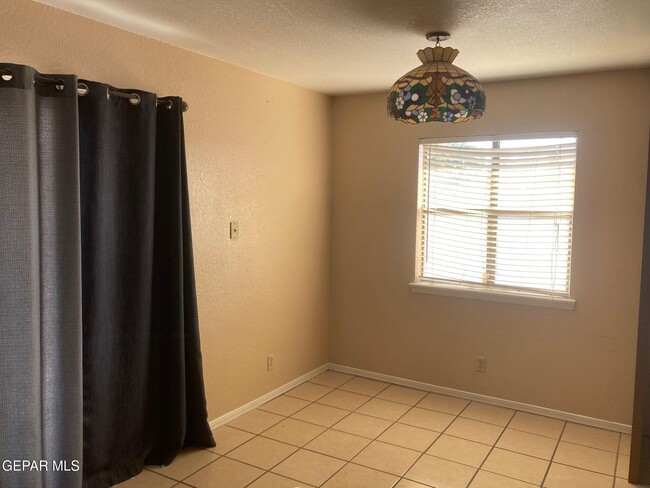Building Photo - 10429 Birthstone Dr