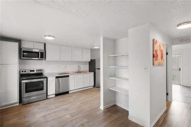 Building Photo - 310 Enright Ct