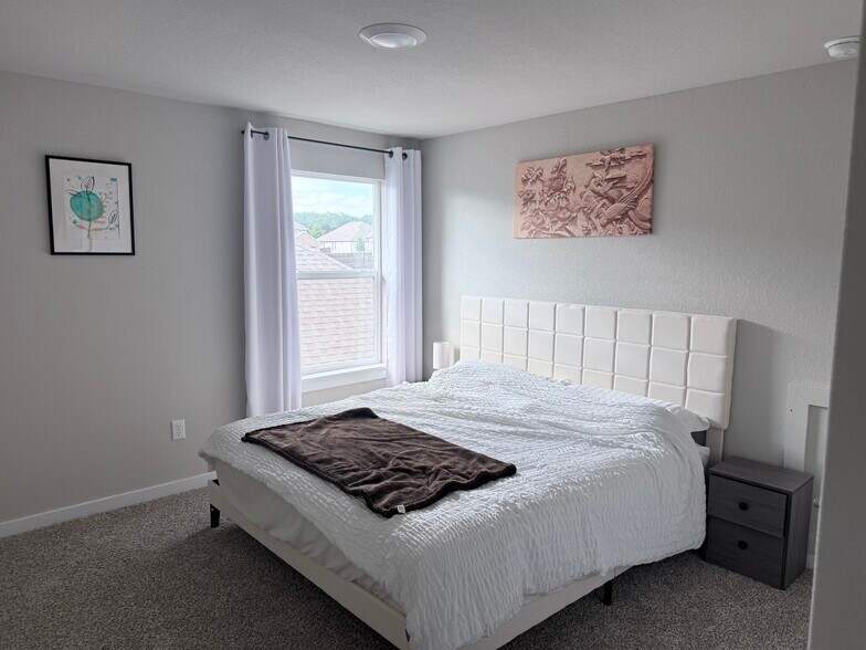 Building Photo - 2024 Wilsons Warbler Dr